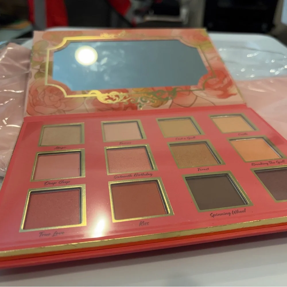Disney Sleeping Beauty Eyeshadow‎ Palette and Lip Gloss Set - Pink